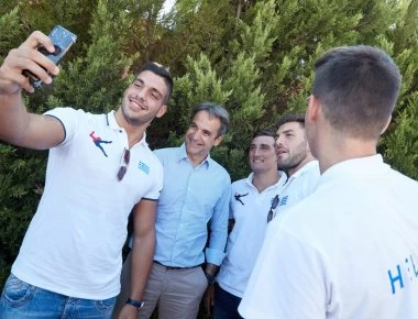 Μητσοτάκης σε πολίστες: «Στην ομάδα μπήκατε με βάση τα προσόντα σας» - «Έτσι θα επιλέξω τους συνεργάτες μου» (φωτό)